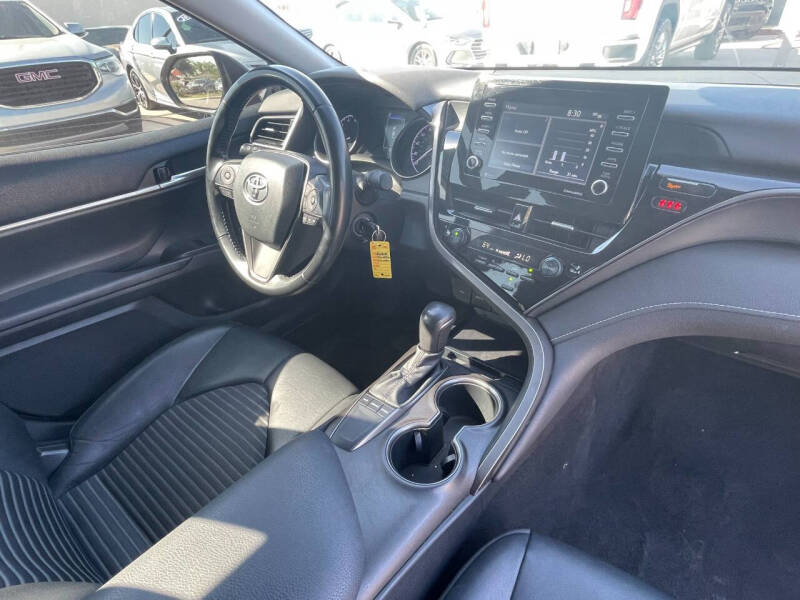 2022 Toyota Camry SE