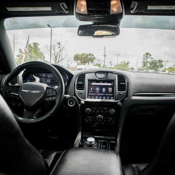 2018 Chrysler 300 S