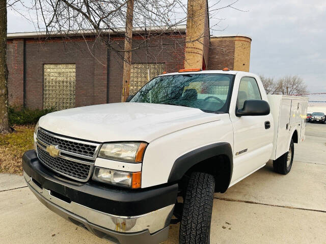 2005 Chevrolet Silverado 2500HD for sale at American Dream Motors in Winchester, VA