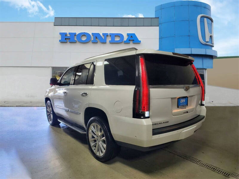 2018 Cadillac Escalade Luxury