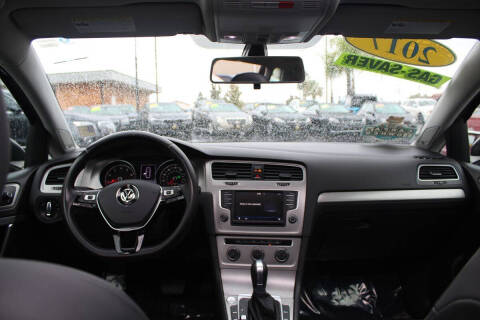 2017 Volkswagen Golf SportWagen