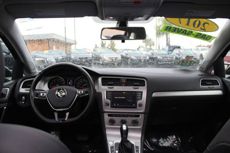 2017 Volkswagen Golf SportWagen