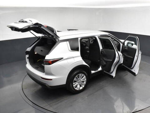 2026 Mitsubishi Outlander ES