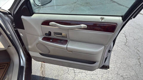 2005 Lincoln Town Car Signature