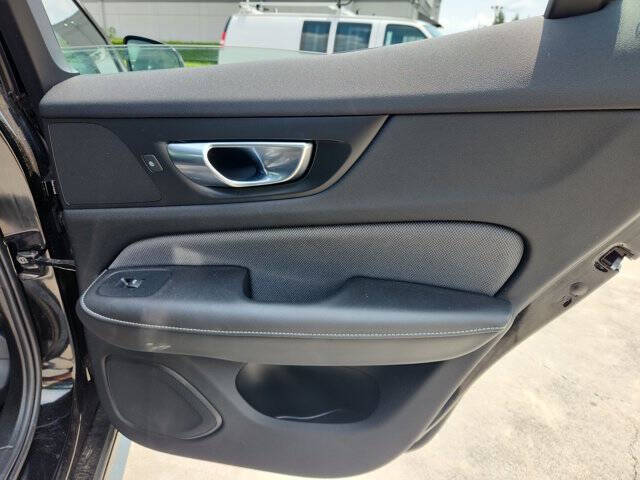 2022 Volvo S60 B5 R-Design