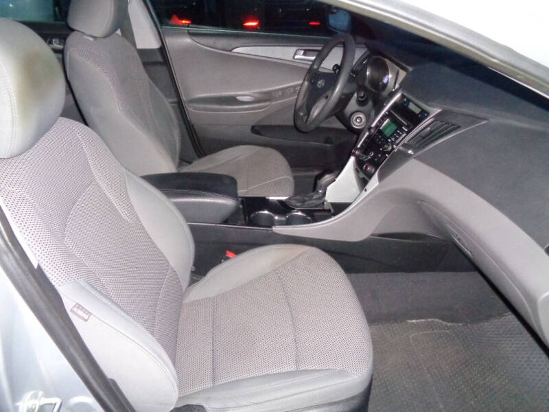 2011 Hyundai Sonata GLS photo 22