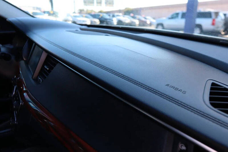 2017 Kia Cadenza Technology