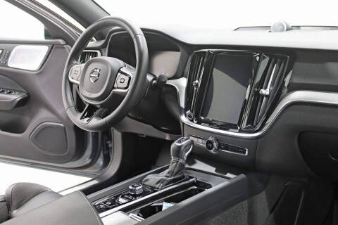 2019 Volvo S60 T6 R-Design