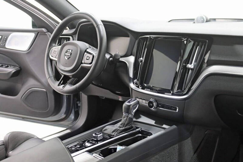 2019 Volvo S60 T6 R-Design