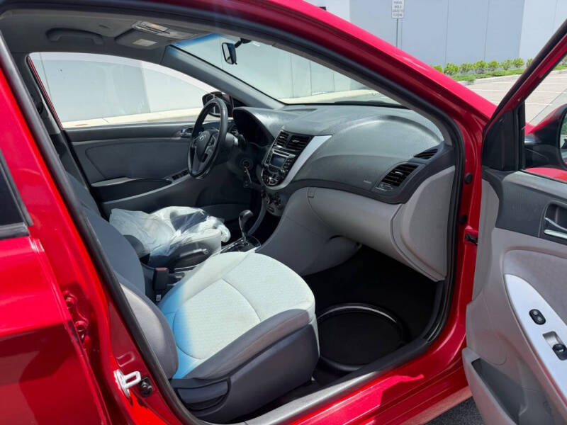 2013 Hyundai Accent SE