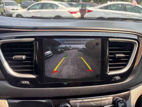 2017 Chrysler Pacifica Touring-L