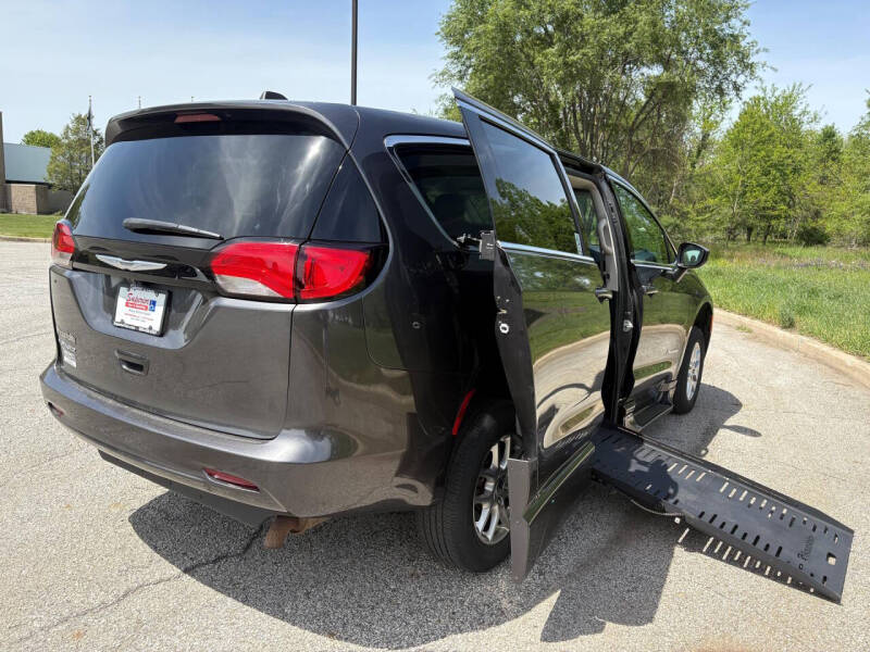 2023 Chrysler Voyager LX