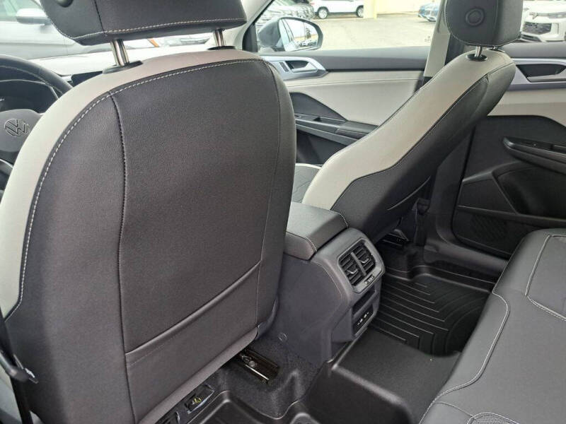 2026 Volkswagen Taos SE