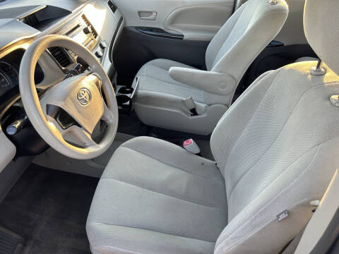 2013 Toyota Sienna L 7-Passenger