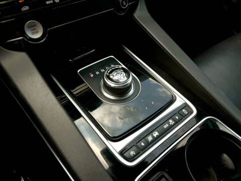 2017 Jaguar F-PACE 35t Prestige