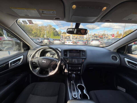 2020 Nissan Pathfinder SV