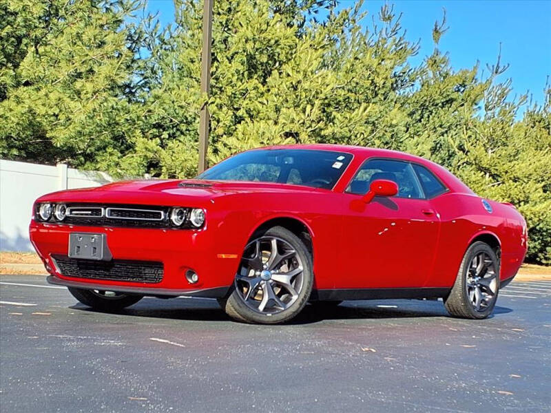2017 Dodge Challenger SXT Plus's photo