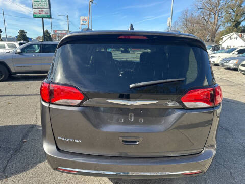 2017 Chrysler Pacifica Touring-L Plus