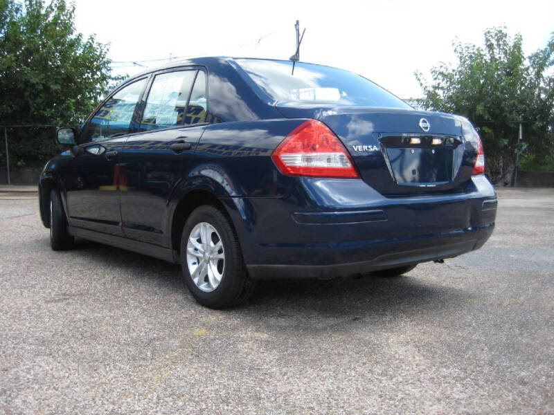 2009 Nissan Versa 1.6 Base