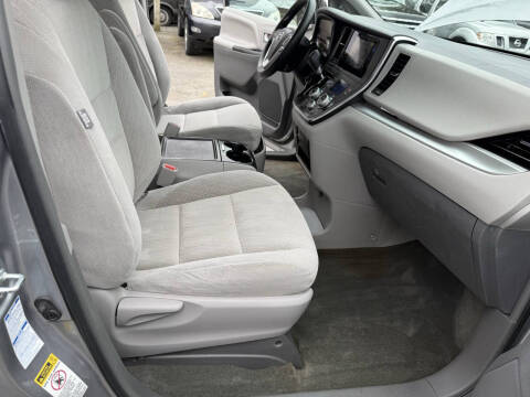 2015 Toyota Sienna LE 7-Passenger