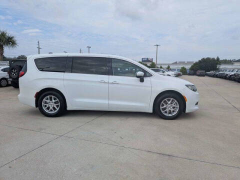 2022 Chrysler Voyager LX