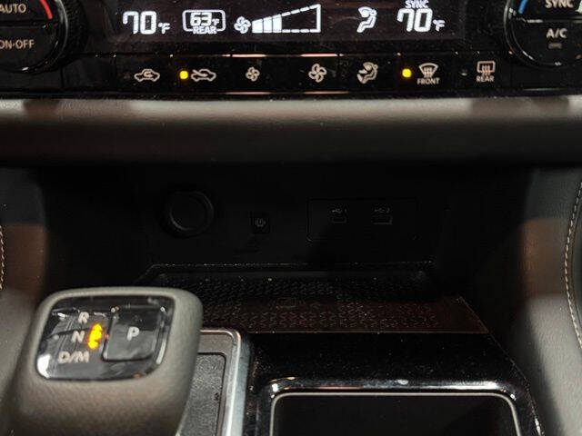 2023 Nissan Pathfinder SL