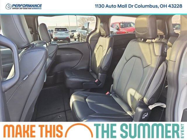 2026 Chrysler Pacifica Select