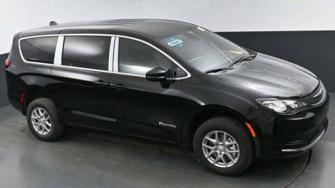 2025 Chrysler Voyager LX