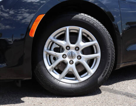 2021 Chrysler Voyager LX