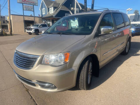 2015 Chrysler Town and Country Touring-L