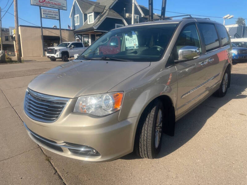 2015 Chrysler Town and Country Touring-L