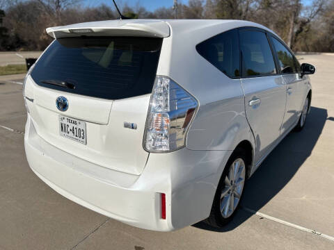 2013 Toyota Prius v Two