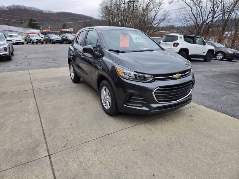 2020 Chevrolet Trax LS photo 2