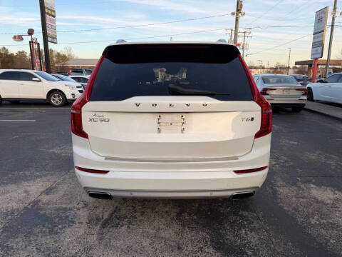 2017 Volvo XC90 T6 Momentum