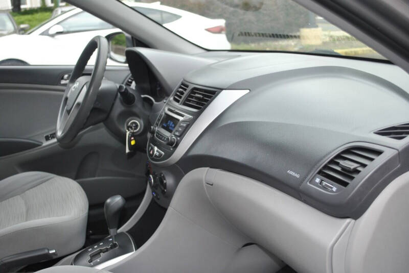 2017 Hyundai Accent SE