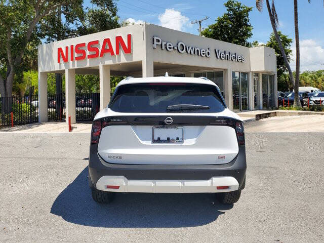 2025 Nissan Kicks SR