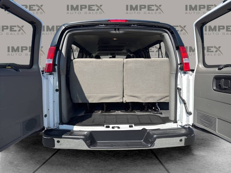 2025 Chevrolet Express LT 3500