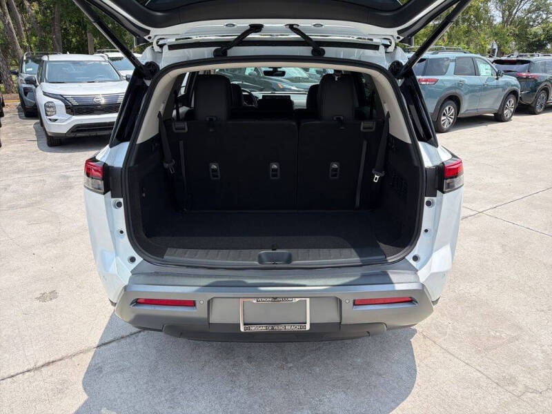 2026 Nissan Pathfinder SL