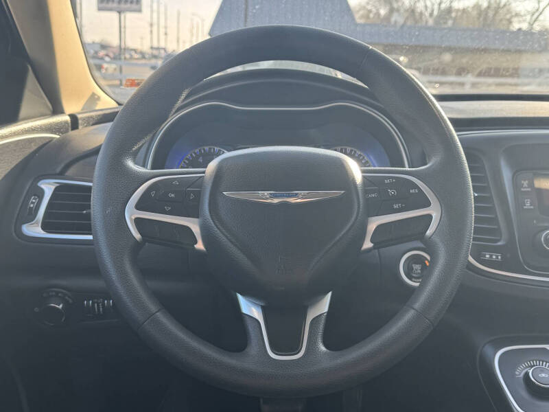 2016 Chrysler 200 LX