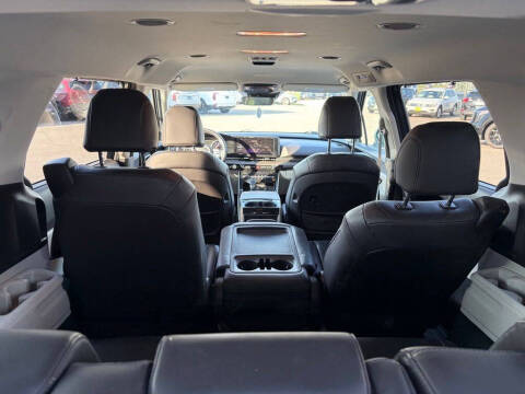 2023 Kia Carnival EX
