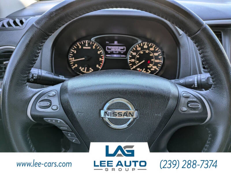 2018 Nissan Pathfinder SV