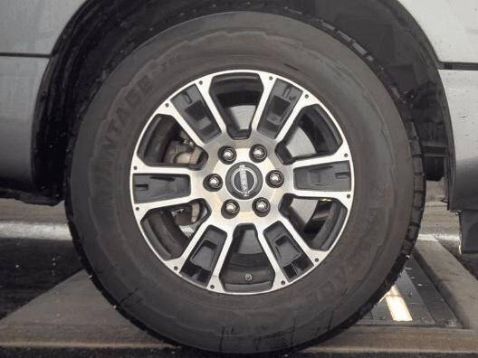 2023 Nissan Titan SV