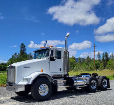 2006 Kenworth T800 for sale at CPMTRUCKSALES.COM in Central Point OR