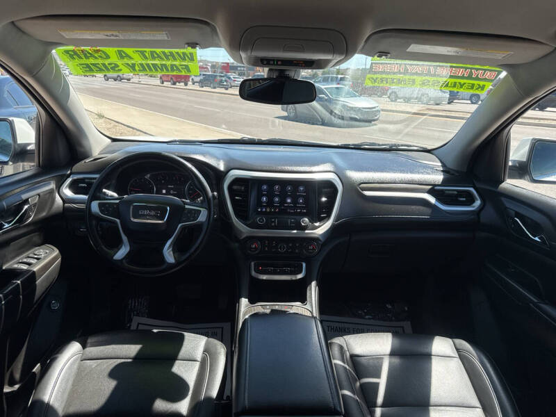 2023 GMC Acadia SLT