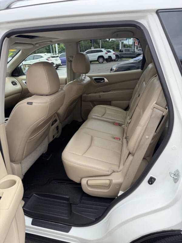 2017 Nissan Pathfinder SL