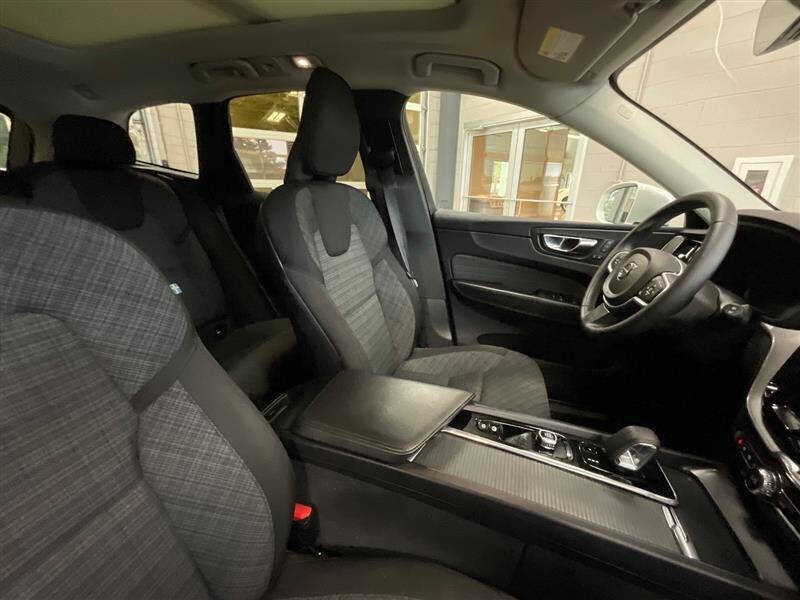 2022 Volvo XC60 B5 Momentum