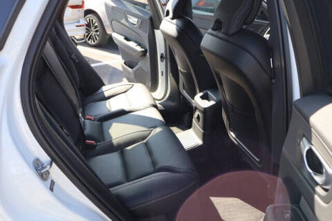 2024 Volvo XC60 Recharge T8 Ultimate Dark Theme