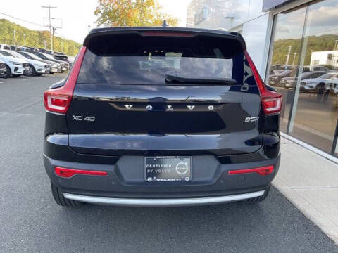 2025 Volvo XC40 B5 Core Bright Theme