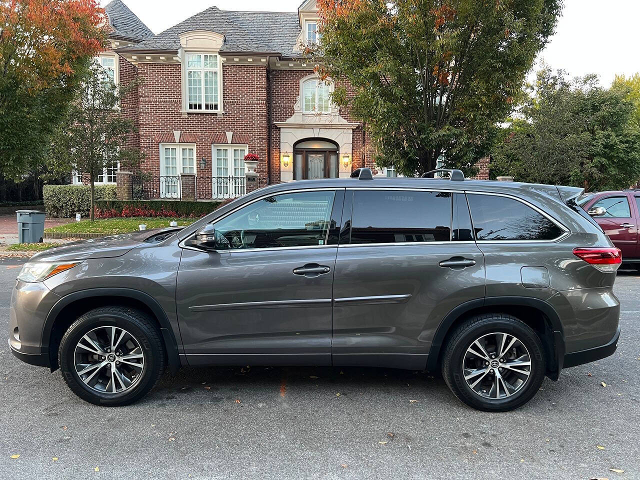 2017 Toyota Highlander for sale at VLD HOLDING INC. in Brooklyn, NY