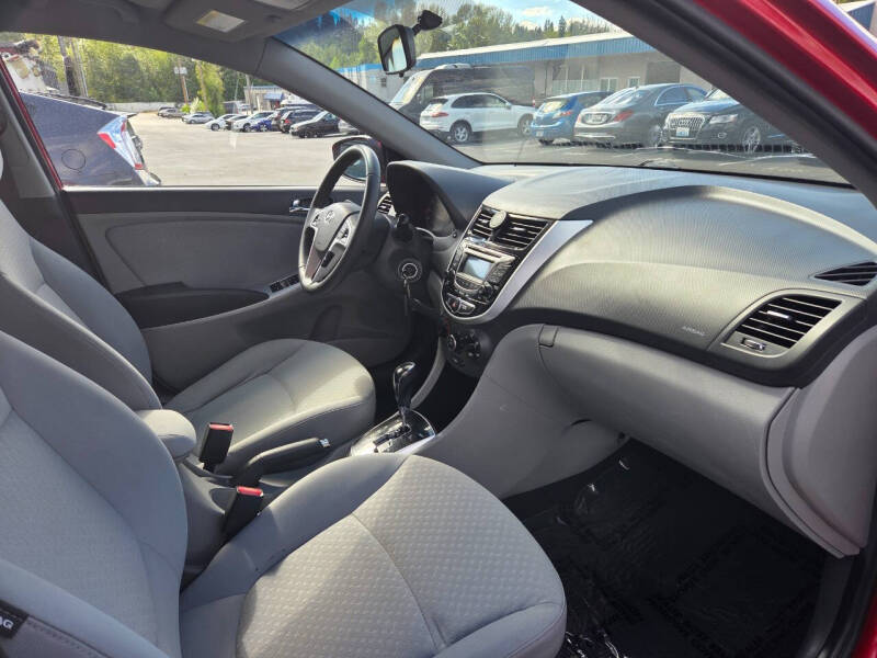2013 Hyundai Accent SE